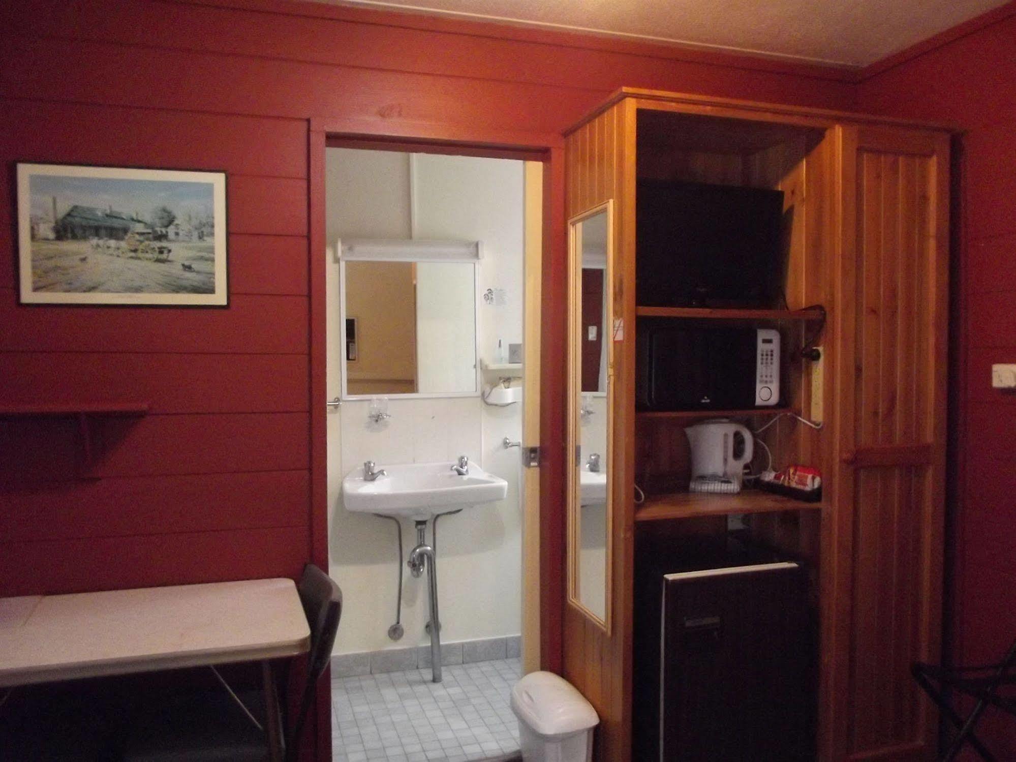 Red Cedar Motel Muswellbrook Ngoại thất bức ảnh